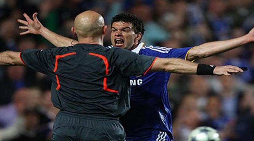 UEFA Chelsea'ye ceza yağdırdı