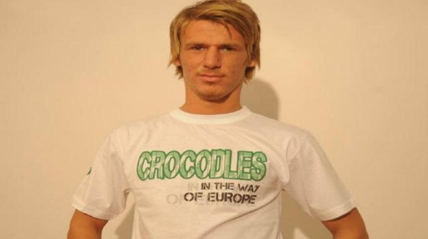 Devler onun peşinde!