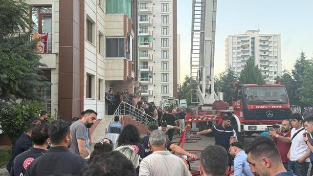 Diyarbakır'da 13 katlı apartmanda yangın! Can pazarı yaşandı, kahreden haber geldi: Ölü sayısı yükseldi