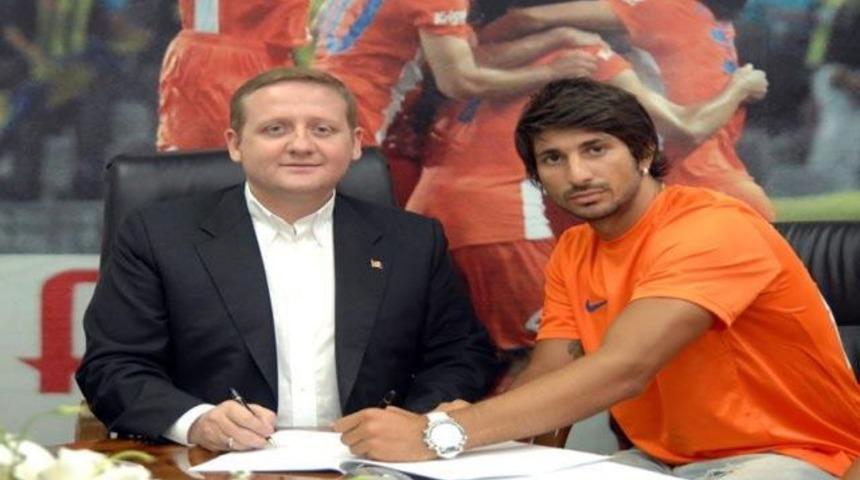 Can Arat imzayı attı!