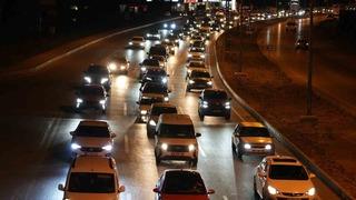 43 ilin geçiş güzergahında gece yarısı trafik yoğunluğu böyle görüntülendi