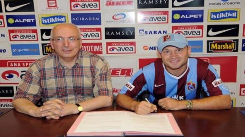 Serkan'dan 2 yıllık imza!