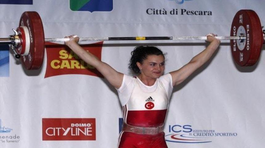 Rekor &uuml;st&uuml;ne rekor kırdı!