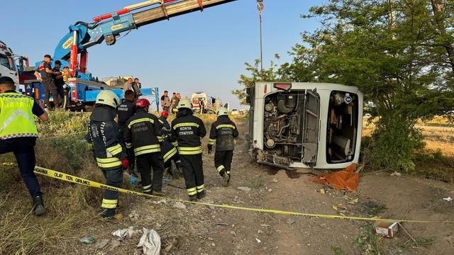 SON DAKİKA | Konya'da bayram sabahı yolcu otobüsü kaza yaptı! Ölü ve yaralılar var