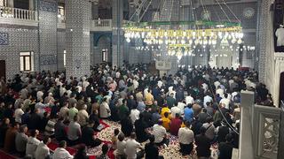 Sabah saatlerinde camiler doldu: 2025'in ilk Kurban Bayramı namazı Iğdır’da kılındı!