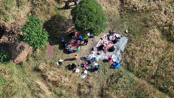 İstanbul'da kurban kesim yoğunluğu! Yol kenarlarında yine aynı manzara... Bıçağını kapan oraya geldi G3