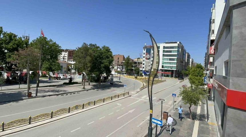 Elazığ’da cadde ve sokaklar boş kaldı
