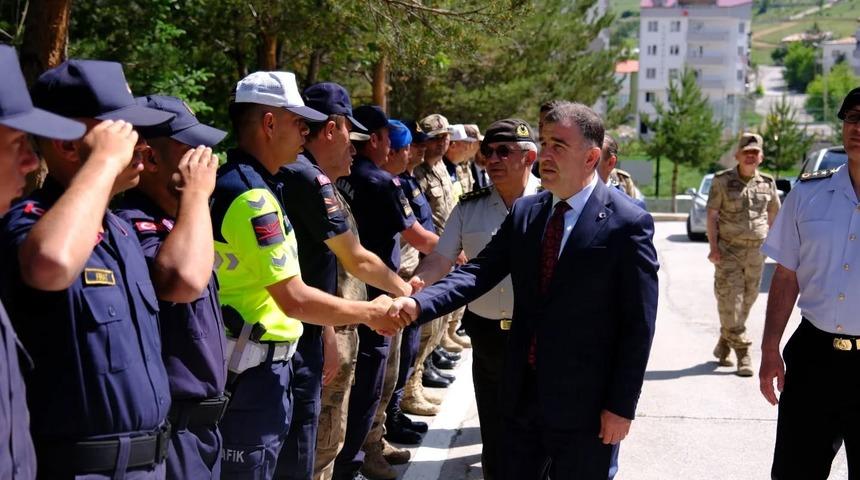 Bayburt’ta görevi başındaki güvenlik güçlerinin bayramı kutlandı