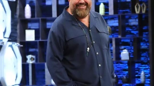 Aşk hayatıyla gündemden düşmüyor! MasterChef jürisi Somer Sivrioğlu yeni sevgilisiyle görüntülendi! Plajda aşka geldi 