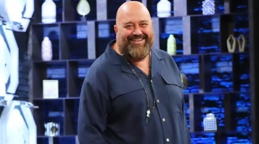 Aşk hayatıyla gündemden düşmüyor! MasterChef jürisi Somer Sivrioğlu yeni sevgilisiyle görüntülendi! Plajda aşka geldi 