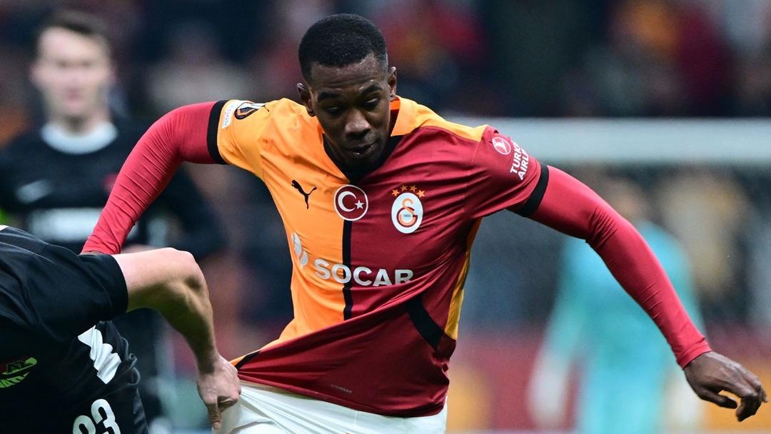 galatasarayda-carlos-cuesta-sinifta-kaldi-dikkat-ceken-istatistik-oc97
