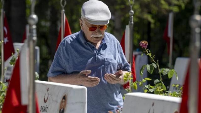 Edirnekapı Şehitliği’nde hüzünlü bayram