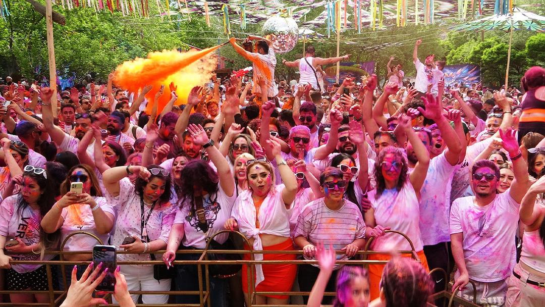 Doyasıya eğlence: İranlılar Kurban Bayramı'nı Van'da ge&ccedil;iriyor!