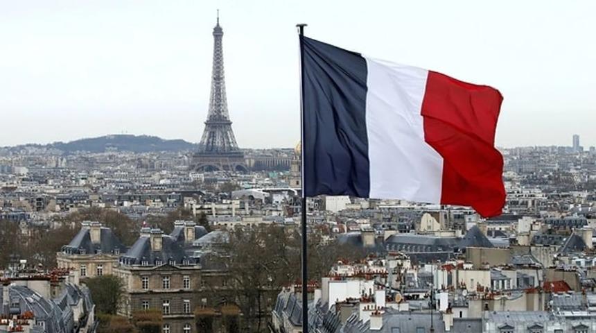 Fransa, 4 hakimi hakkında ABD'nin yaptırım kararı aldığı UCM ile dayanışma mesajı verdi