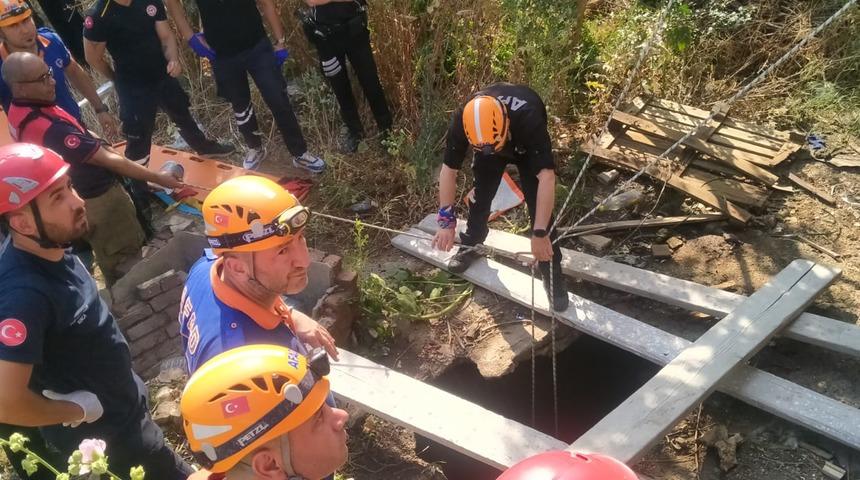 Korku dolu anlar! Kuyuya düşen anne ve 2 çocuğu AFAD ekipleri kurtardı