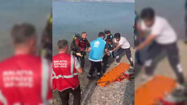 Kardeşi ve arkadaşlarıyla girdiği baraj gölünde boğuldu