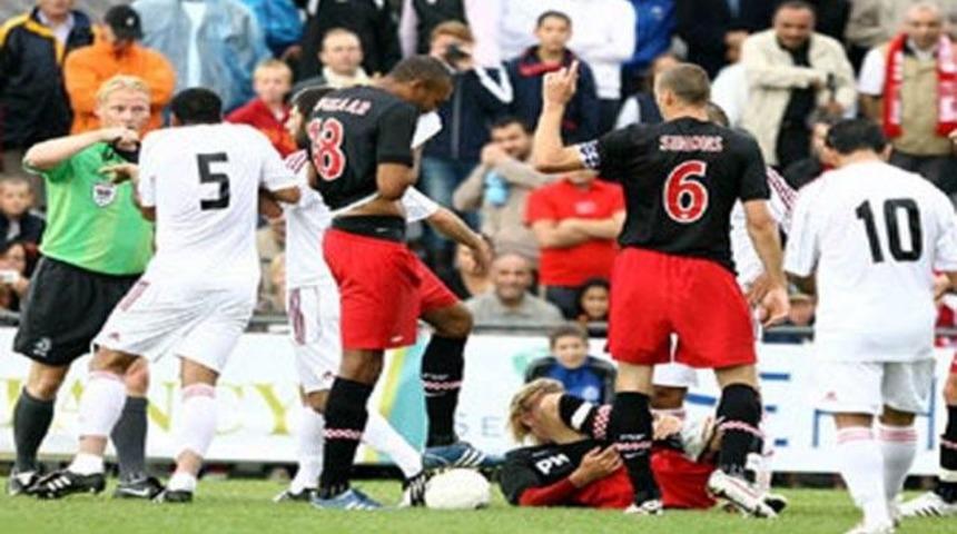 Sivasspor ma&ccedil;ında olaylar &ccedil;ıktı!