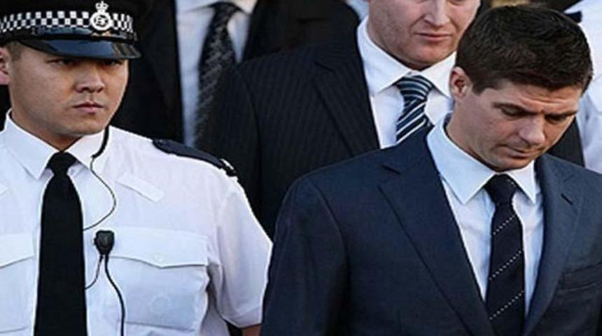 Gerrard'ın başı belada! (VİDEO)