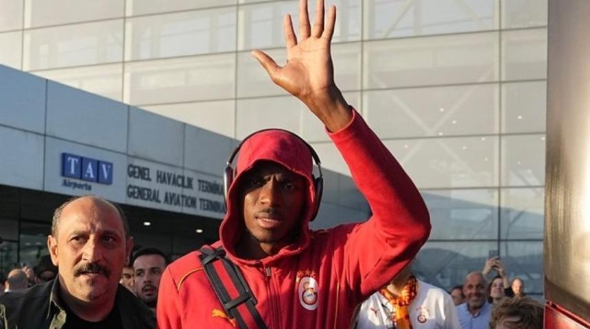 Gece yarısı açıklandı! Galatasaray taraftarını yıkan haber geldi... Teklifi bu kez kabul etti! Osimhen'i açıkladılar