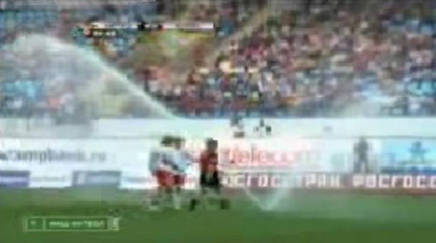 D&uuml;nyanın en sulu ma&ccedil;ı! (VİDEO)