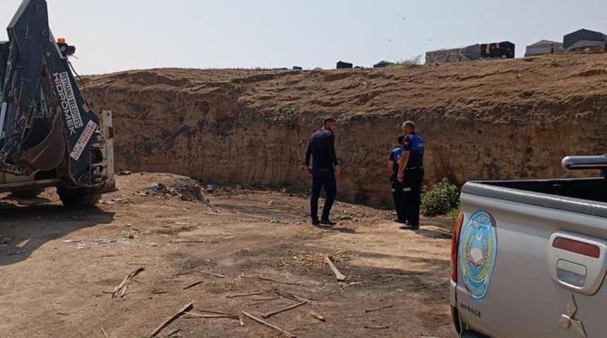 Reyhanlı'da açık alana bırakılan kurban atıkları temizlendi