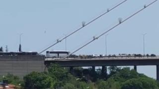 Son dakika... Hareketli dakikalar! 15 Temmuz Şehitler Köprüsü'nde silahlı şahıs paniği...