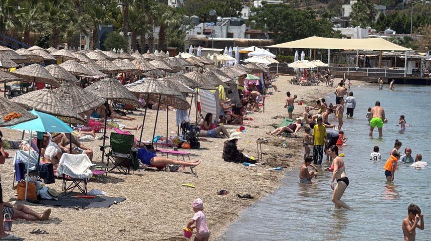 Bodrum'da bayramın 2'nci gününde sahiller doldu