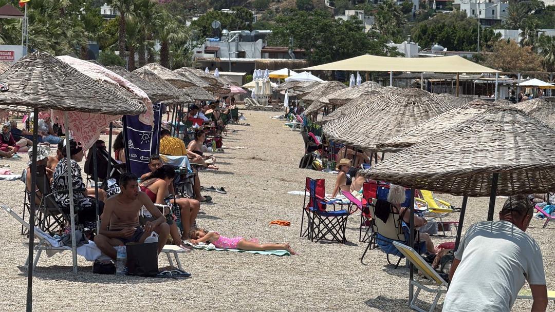 1200xauto Bodrum'da bayramın 2'nci gününde sahiller doldu