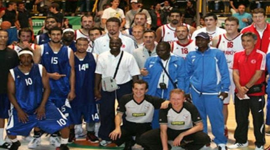 Devlerden Ruanda'ya jest: 76-79