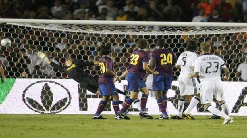 Beckham'dan Barca'ya jeneriklik gol! (VİDEO)