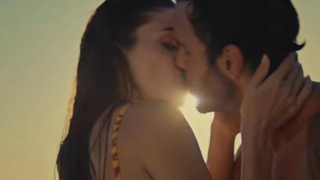 Barış Arduç ile Hande Erçel Köln galasında! Sosyal medya yine onları konuştu