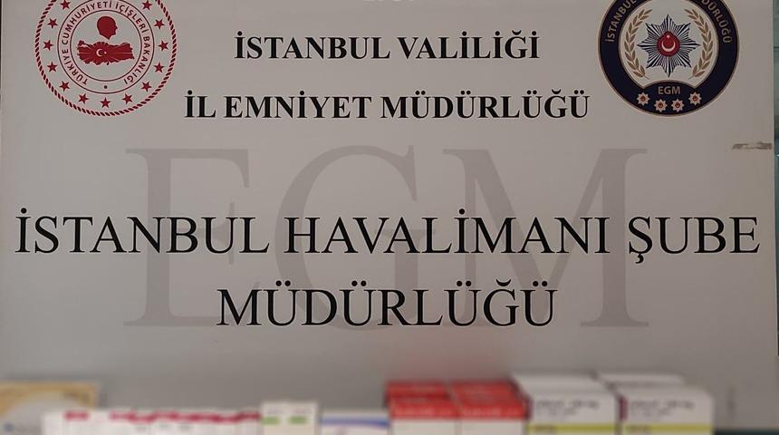 İstanbul- İstanbul Havalimanı'nda yaklaşık 12 milyon lira değerinde ka&ccedil;ak ila&ccedil; ele ge&ccedil;irildi