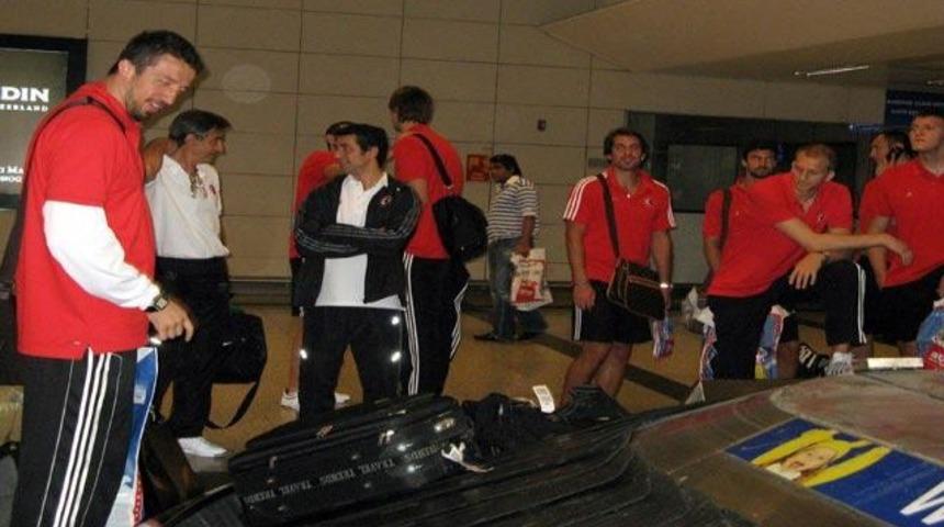 12 Dev Adam yurda d&ouml;nd&uuml;!