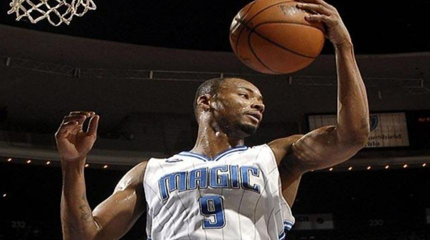 Lewis'e 10 ma&ccedil; ceza!