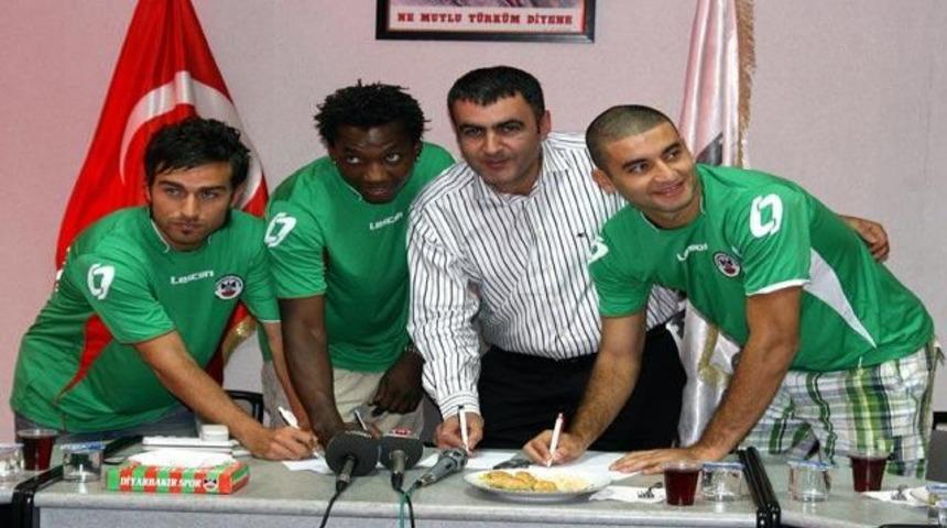 D.Bakırspor'da 3 imza birden!