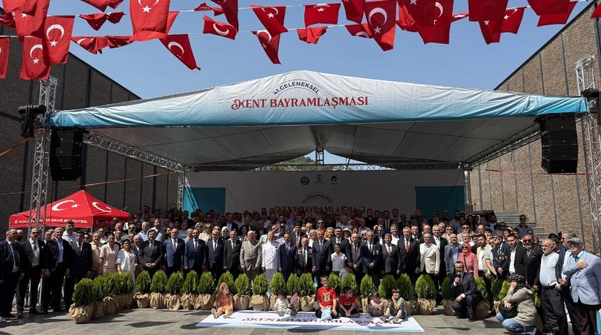 Bu bayramda gelenek bozulmadı: Kocaeli, 41. kez kucaklaştı