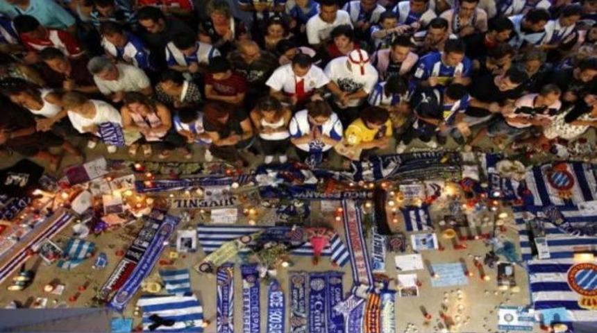 Espanyol kaptanını uğurluyor