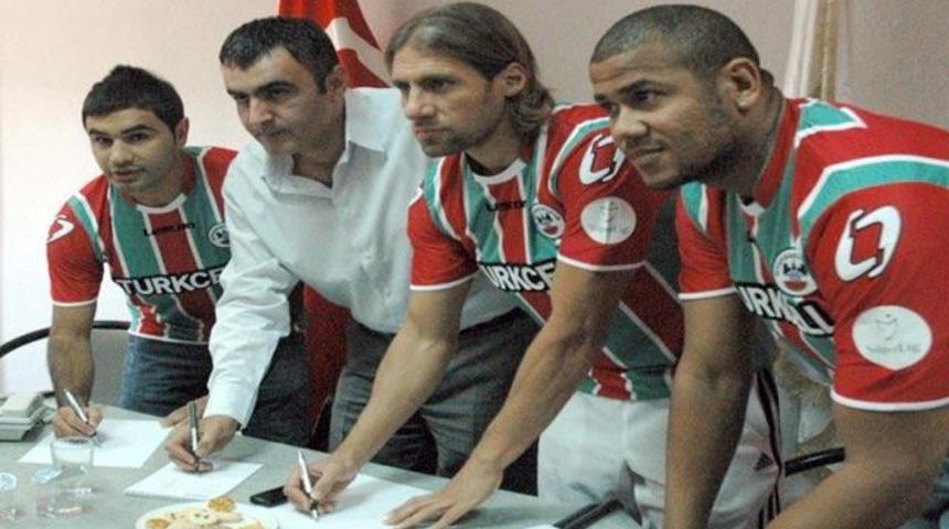 D.Bakır'da 3 imza birden!