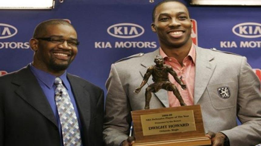 Hido'nun arkasından salladı!