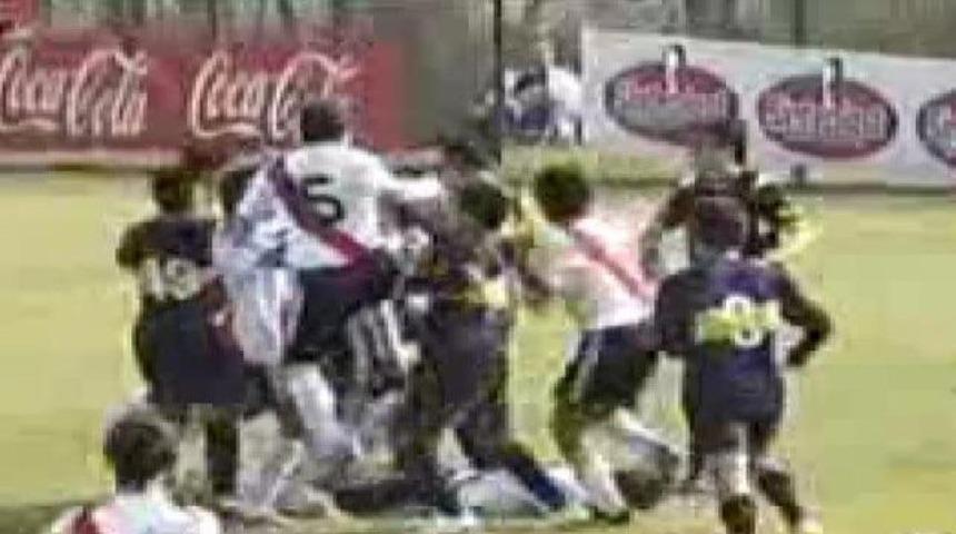 Derbide savaş &ccedil;ıktı! (VİDEO)