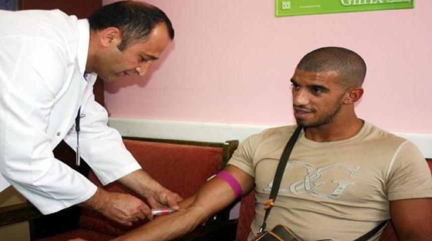 Bouazza sağlık kontrol&uuml;nden ge&ccedil;ti!