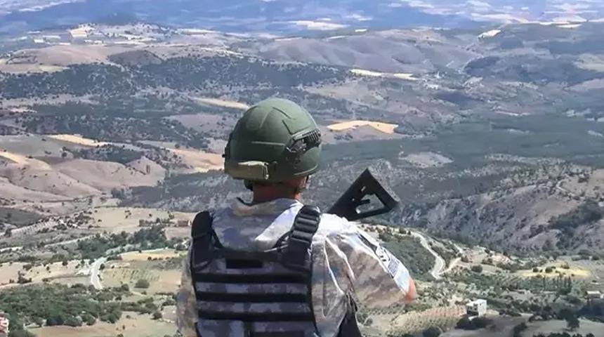 1500 rakımda bayram: Mehmetçik vatan nöbetinde