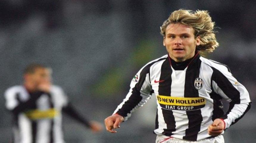 Nedved futbolu resmen bıraktı!