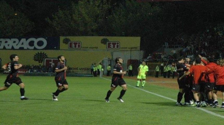 Es-Es evinde kral: 2-1