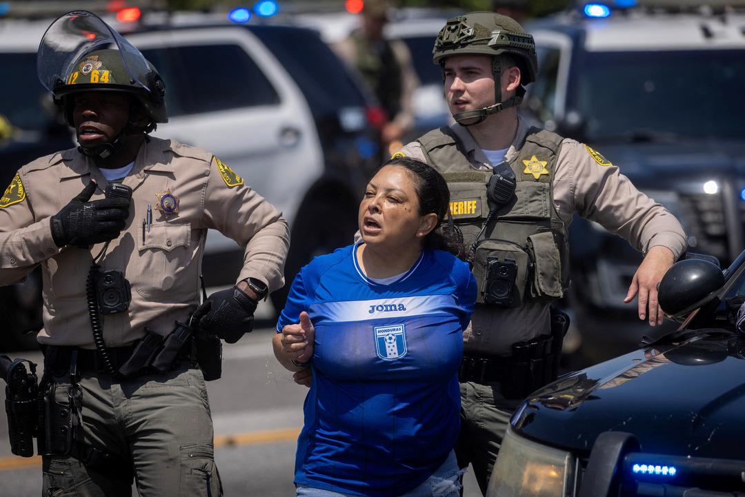 2025-06-08T022723Z_992430558_RC2WXEAZ1SB5_RTRMADP_3_USA-MIGRATION-PROTEST-LOS-ANGELES