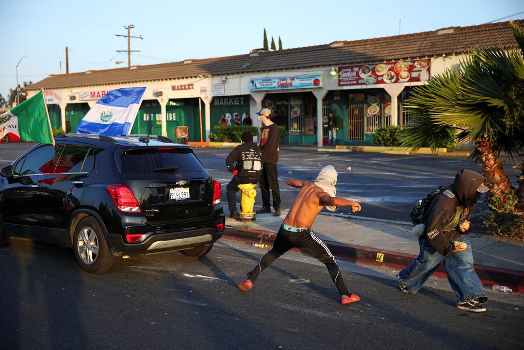 2025-06-08T024215Z_732218105_RC22YEAISR2L_RTRMADP_3_USA-MIGRATION-PROTEST-LOS-ANGELES