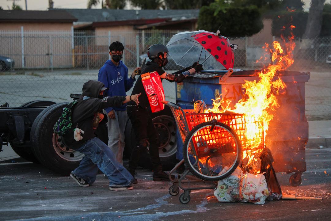 2025-06-08T032705Z_1474664741_RC23YEA5396I_RTRMADP_3_USA-MIGRATION-PROTEST-LOS-ANGELES