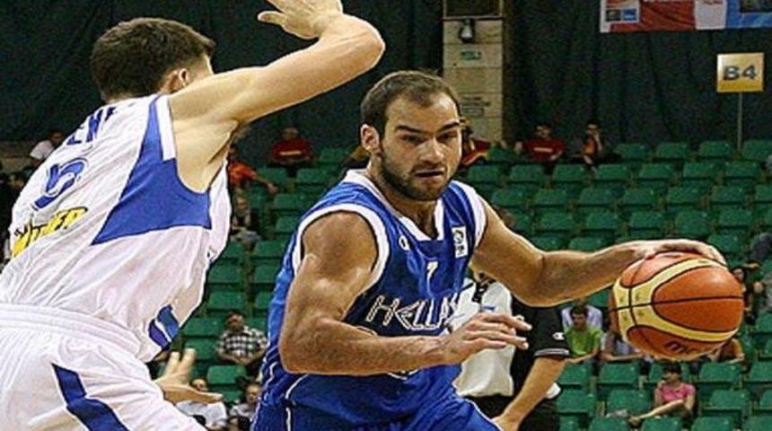 Yunanistan 3'te 3 yaptı: 106-80