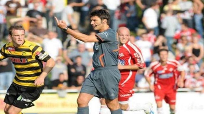 Hakemden taraftara el hareketi