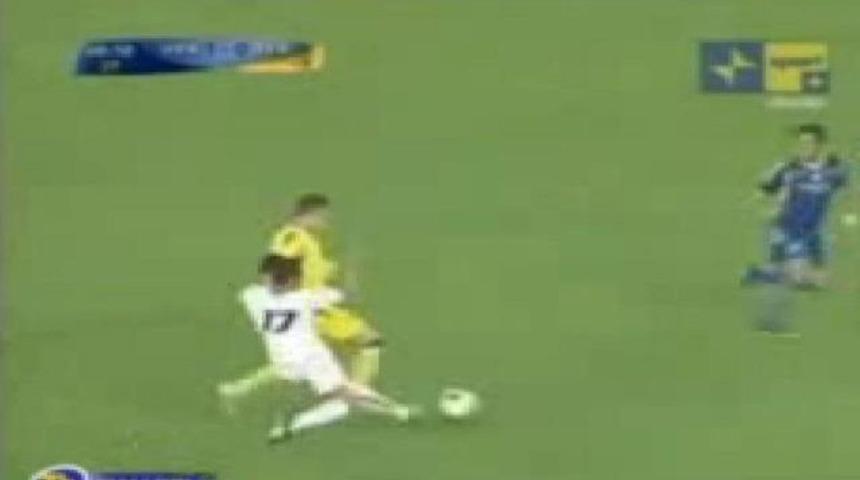 Kaleciden m&uuml;thiş asist! (VİDEO)